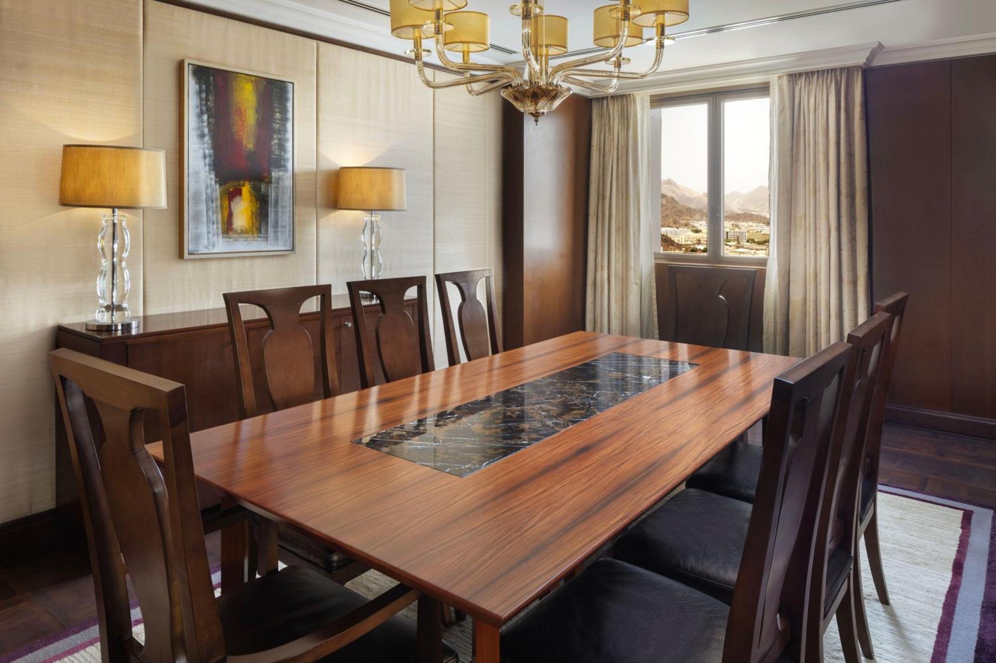 מוסקט Sheraton Oman Hotel מראה חיצוני תמונה A dining room