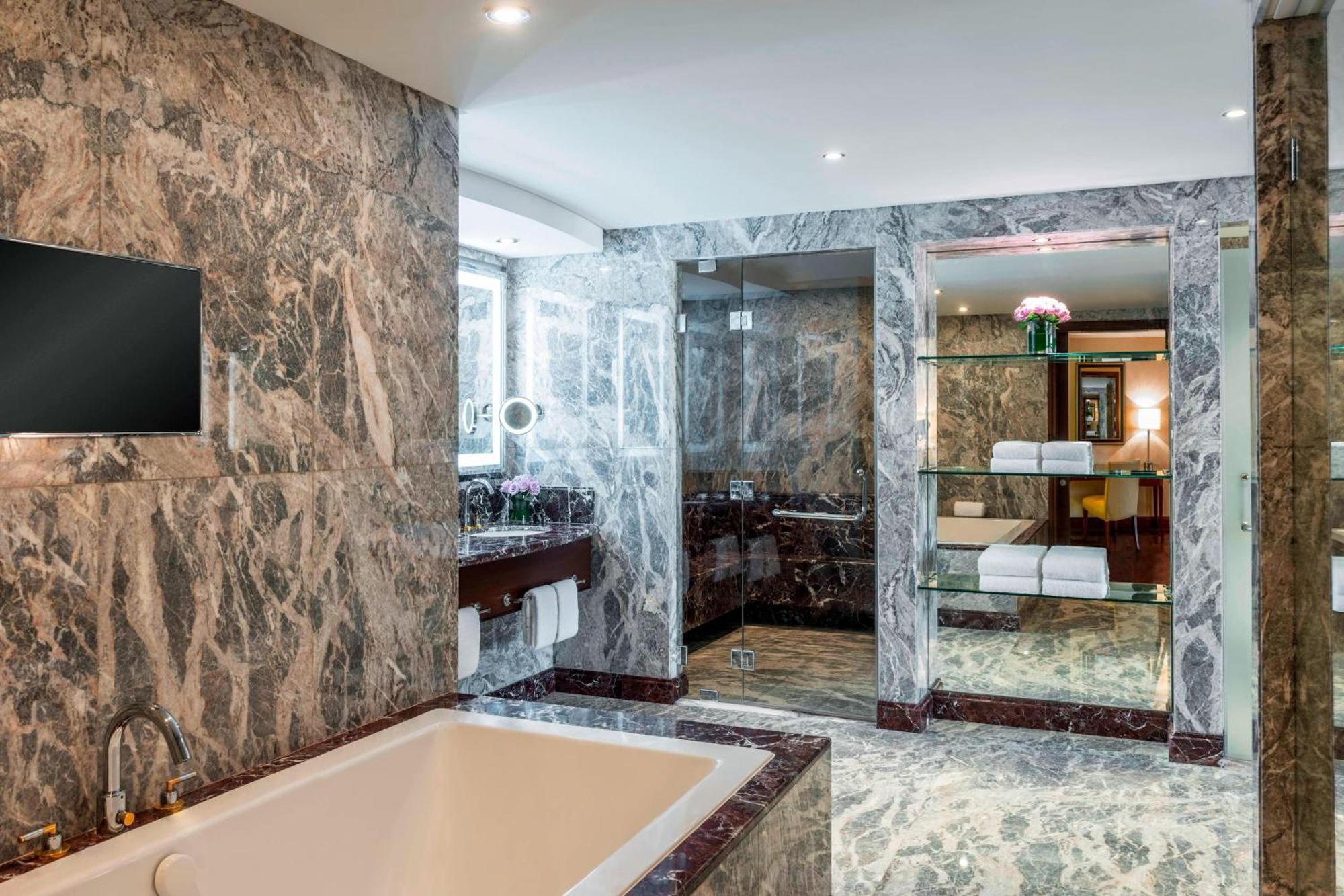 מוסקט Sheraton Oman Hotel מראה חיצוני תמונה Bathroom